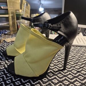 Neon Yellow and Black Women's Open Toe Heels Size 9